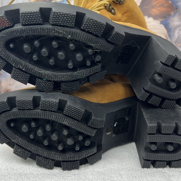 Beast Fashion, tan suede platform chunky heel - Picture 4 of 5